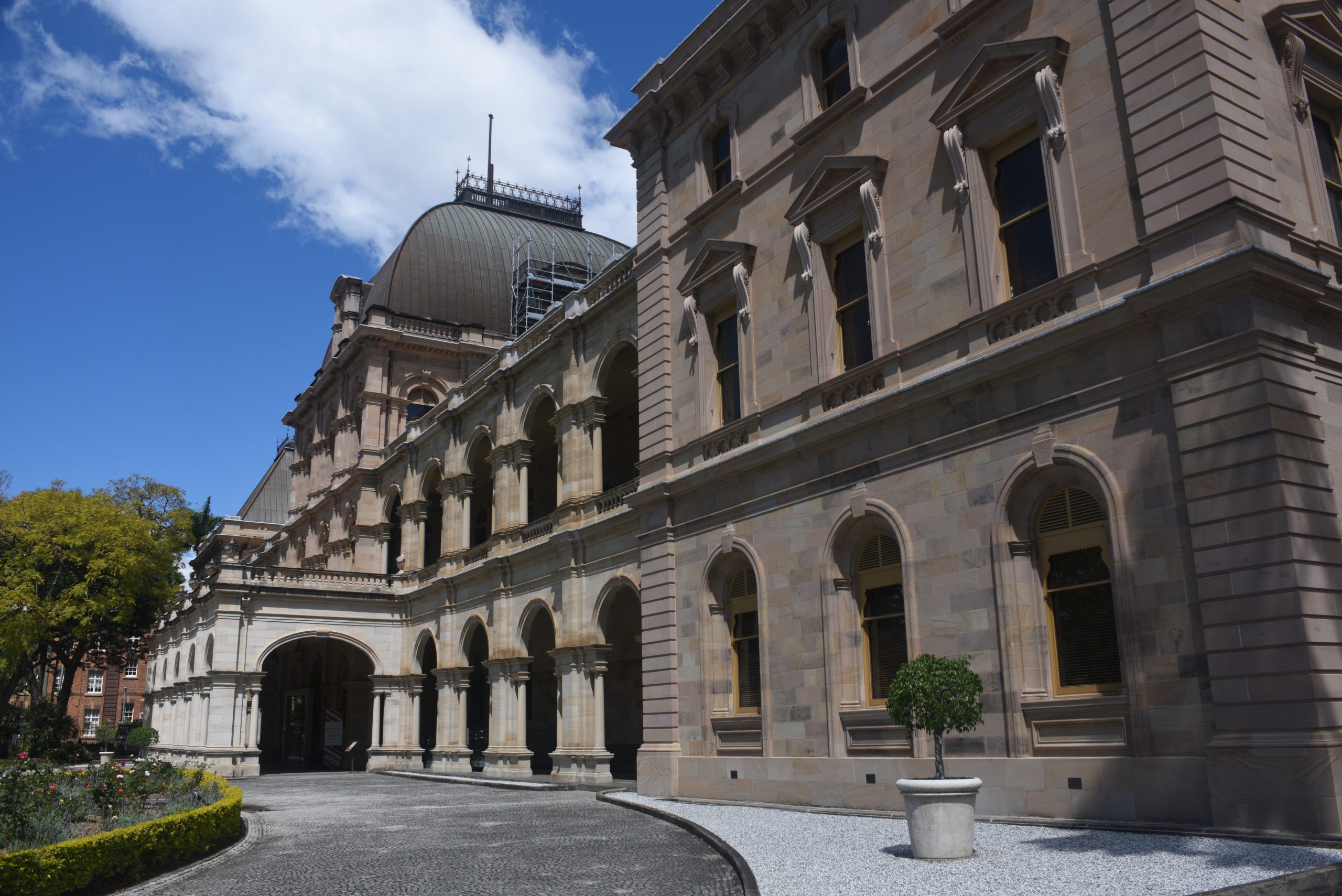 Image of parliament building.